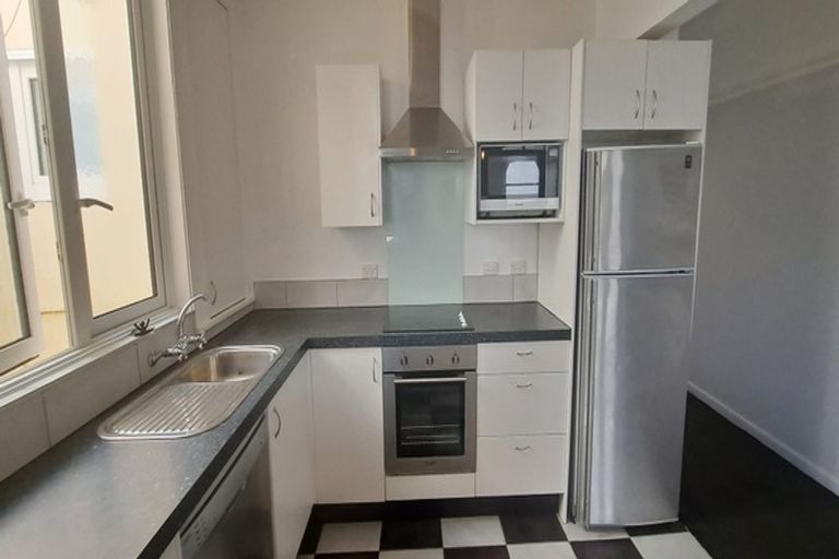 Photo of property in 34f5 Hawkestone Street, Thorndon, Wellington, 6011