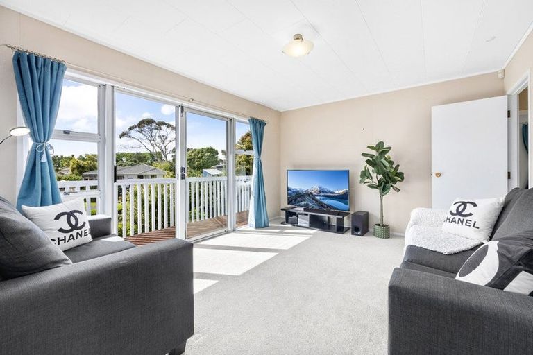 Photo of property in 98 Gallony Avenue, Massey, Auckland, 0614