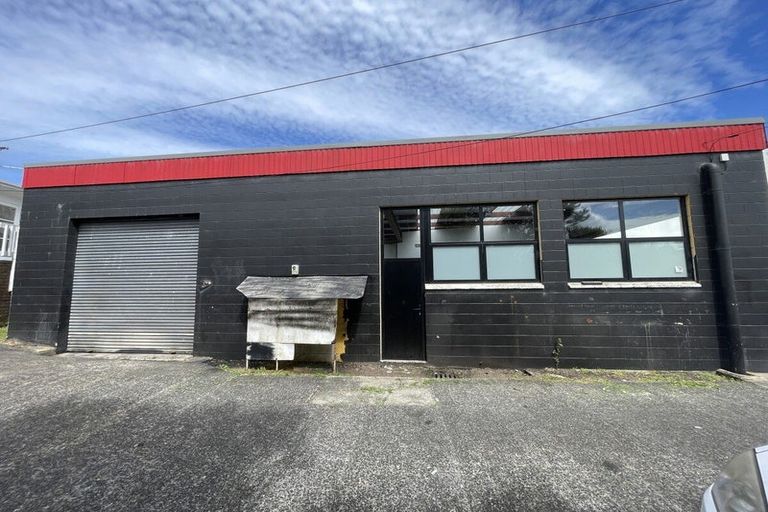 Photo of property in 1/17 View Road, Glenfield, Auckland, 0627
