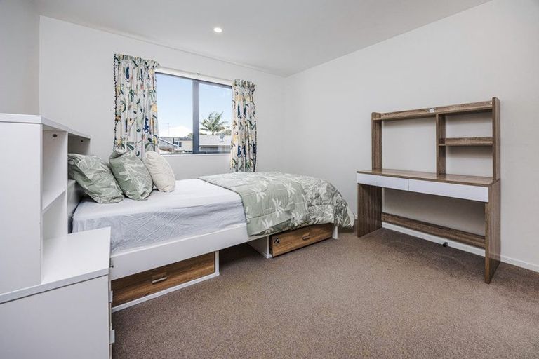 Photo of property in 27c Megan Avenue, Pakuranga Heights, Auckland, 2010