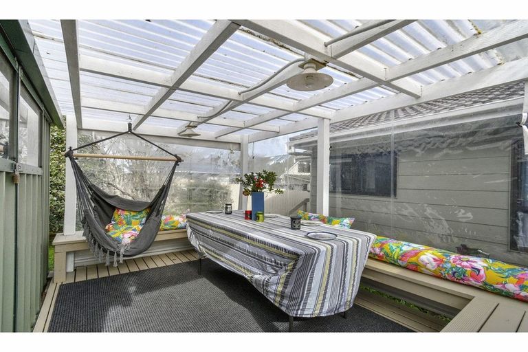 Photo of property in 2/8 Mcinnes Road, Weymouth, Auckland, 2103