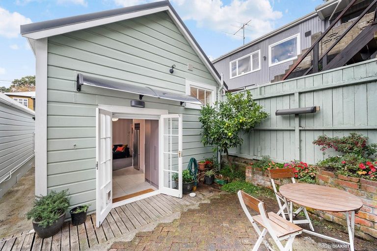 Photo of property in 54 Rolleston Street, Mount Cook, Wellington, 6021