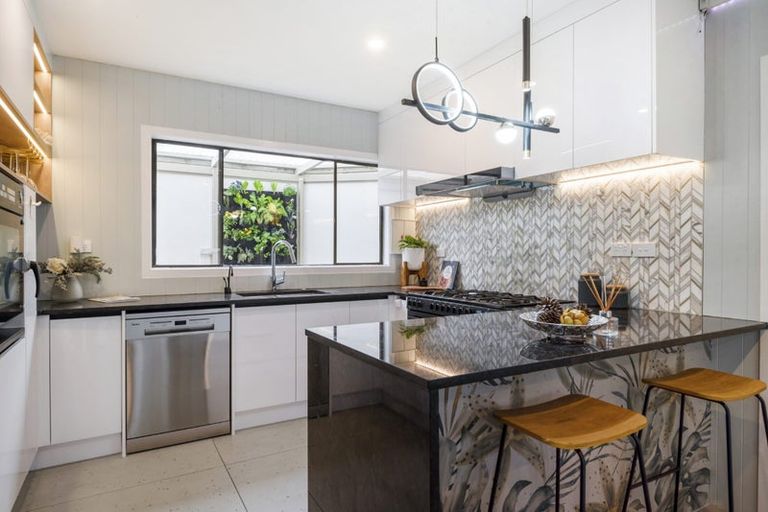 Photo of property in 1/94 Glamorgan Drive, Torbay, Auckland, 0630