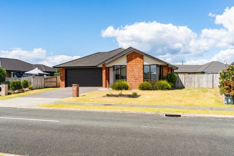 Photo of property in 20 Kowi Lakes Drive, One Tree Point, 0118