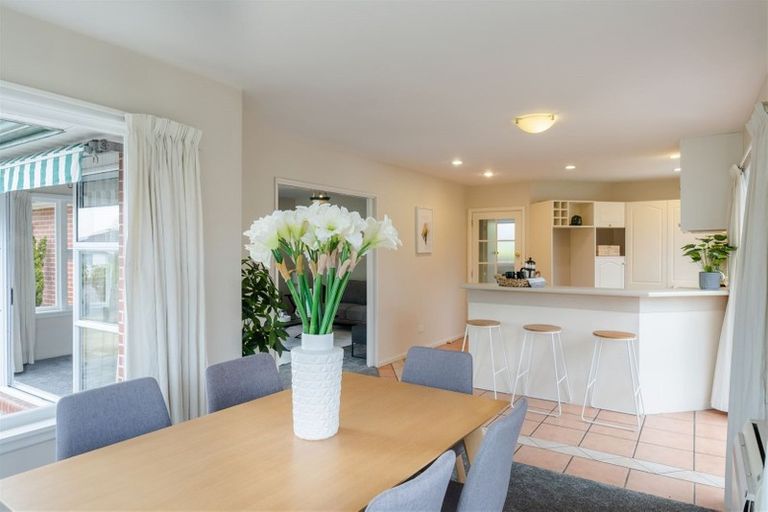 Photo of property in 76 Greendale Avenue, Avonhead, Christchurch, 8042