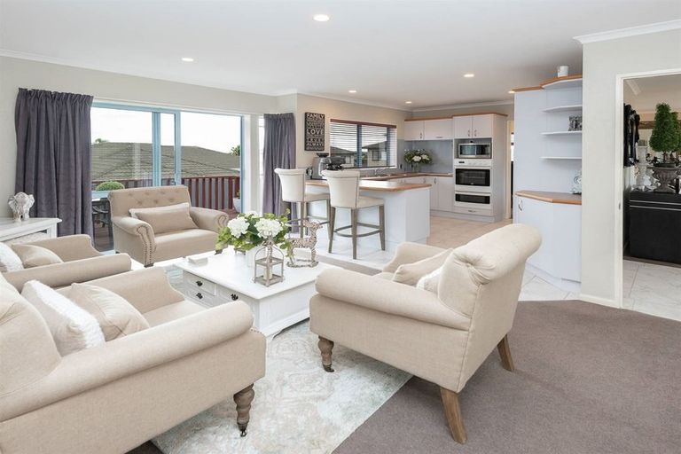 Photo of property in 31 Moyrus Crescent, East Tamaki Heights, Auckland, 2016