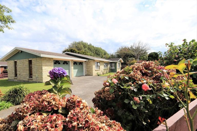 Photo of property in 16 Matai Place, Hawera, 4610