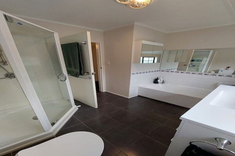 Photo of property in 17 Mallard Grove, Churton Park, Wellington, 6037