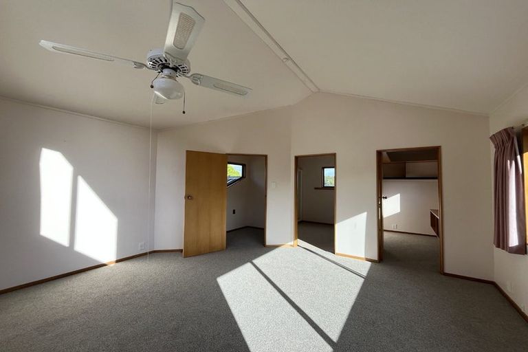Photo of property in 6 Bushview Place, Upper Vogeltown, New Plymouth, 4310