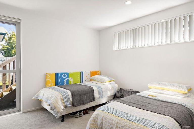 Photo of property in 21 Lewis Road, Pakuranga, Auckland, 2010