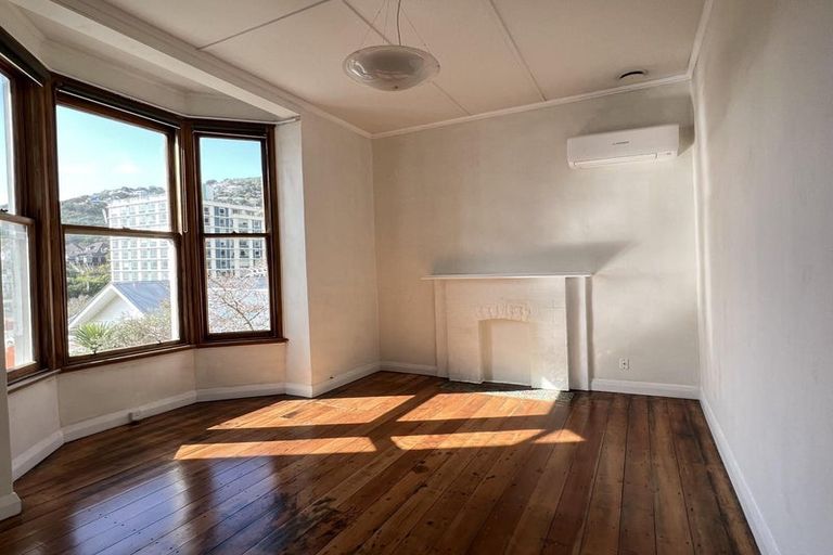 Photo of property in 4 Oriental Terrace, Oriental Bay, Wellington, 6011