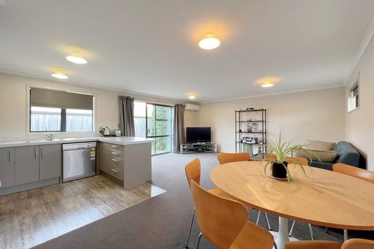 Photo of property in 108u2 Old Farm Road, Hamilton East, Hamilton, 3216