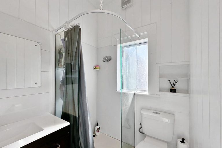 Photo of property in 18 Swiss Avenue, Gonville, Whanganui, 4501