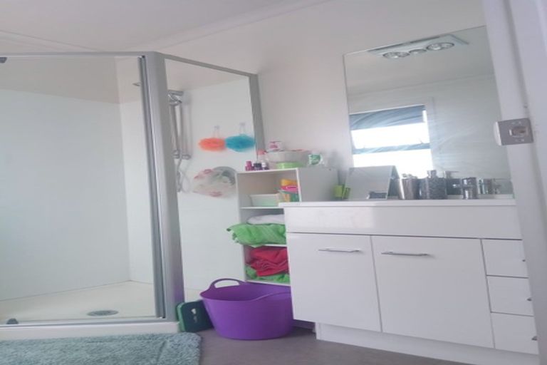 Photo of property in 53 Popokatea Drive, Takanini, 2112
