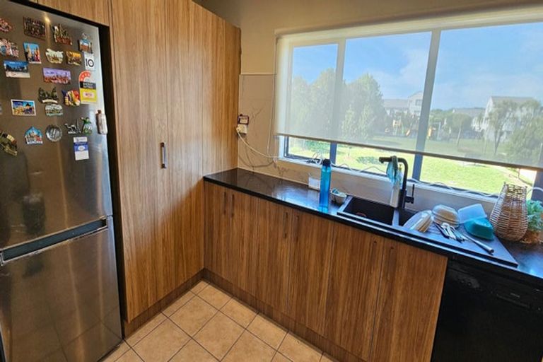 Photo of property in Krisley Court, 25/6 Ambrico Place, New Lynn, Auckland, 0600
