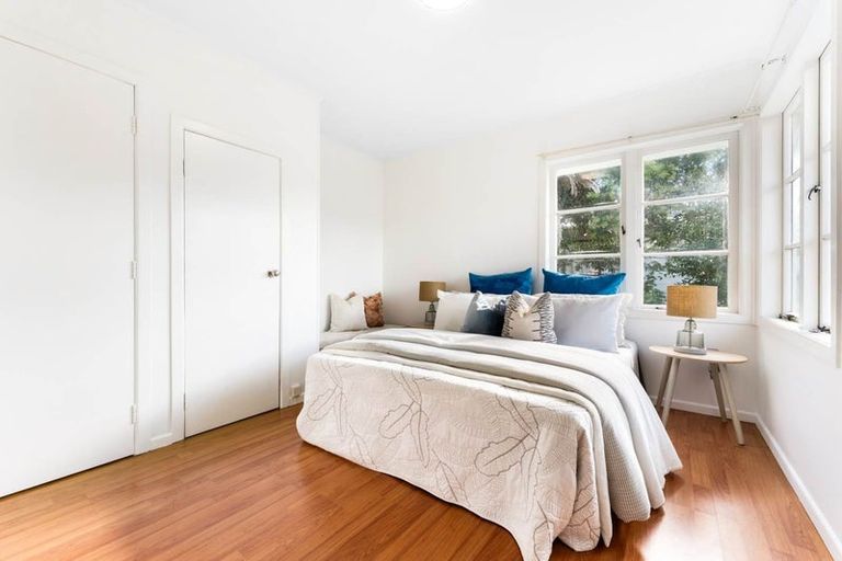 Photo of property in 4 Kirrie Avenue, Te Atatu South, Auckland, 0610