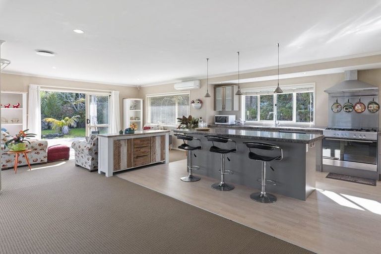 Photo of property in 15 Matheson Road, Red Beach, 0932