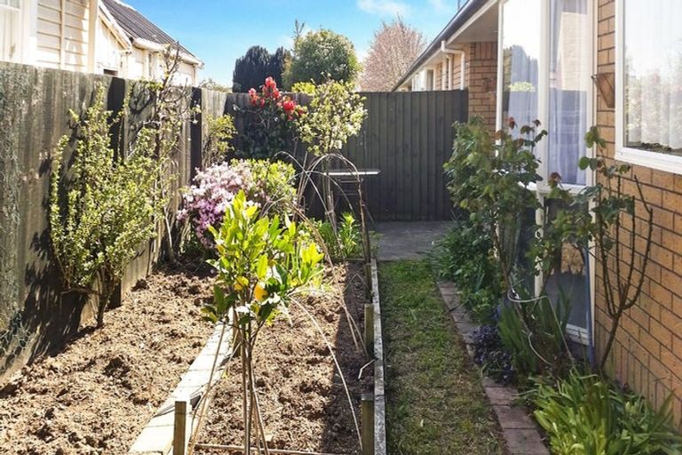 Photo of property in 17 Fairfield Avenue, Addington, Christchurch, 8024