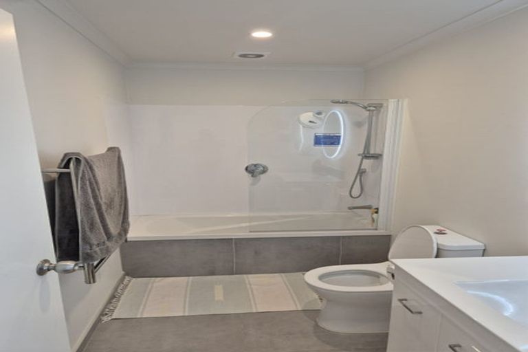 Photo of property in 16 Kutukutu Street, Takanini, 2112