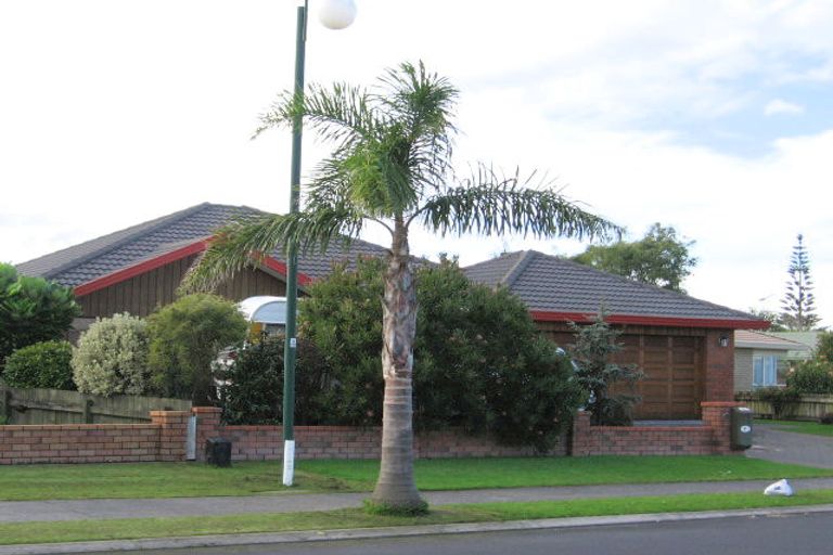 Photo of property in 84 Lakeside Drive, Orewa, 0931