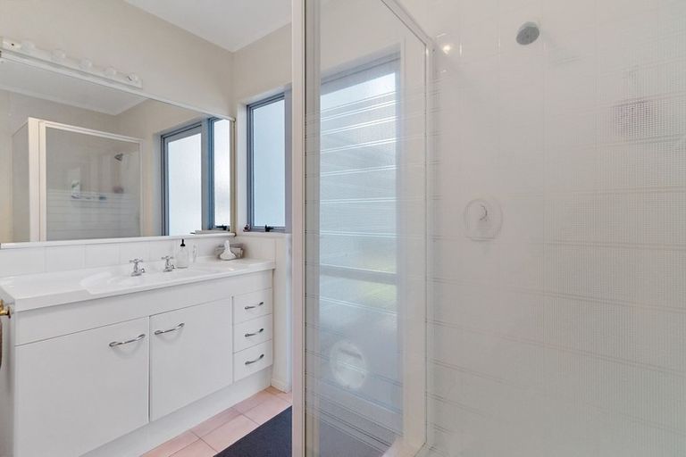 Photo of property in 4 Claxton Avenue, Pauanui, Hikuai, 3579