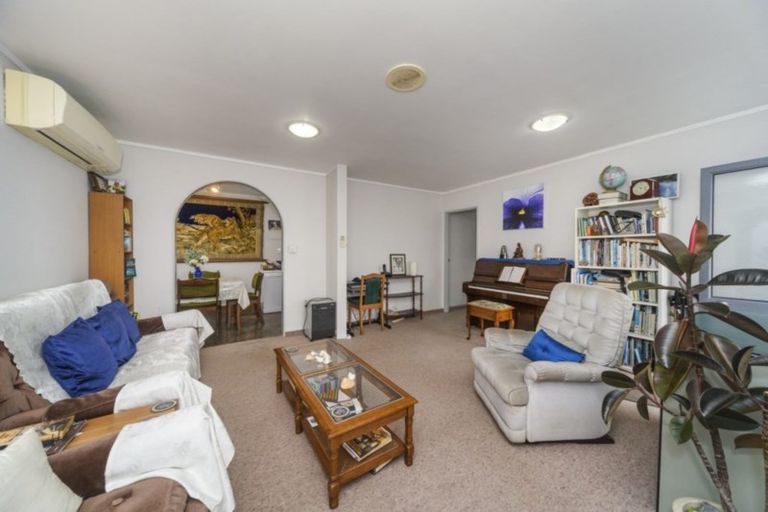 Photo of property in 84 Hillcrest Drive, Kelvin Grove, Palmerston North, 4414