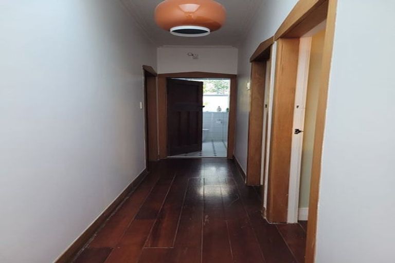 Photo of property in 16 Asquith Terrace, Brooklyn, Wellington, 6021