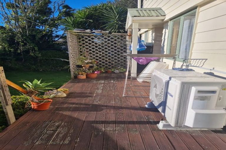 Photo of property in 2/52 Harrington Road, Henderson, Auckland, 0610