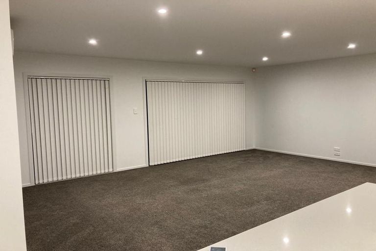 Photo of property in 4/60 Hayfield Way, Karaka, Papakura, 2580