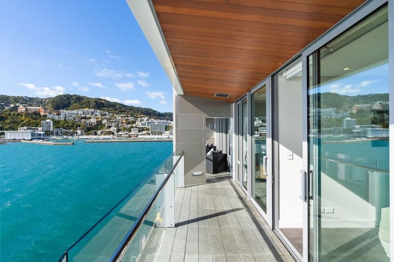 Photo of property in Clyde Quay Wharf, 3b/2 Clyde Quay Wharf, Te Aro, Wellington, 6011