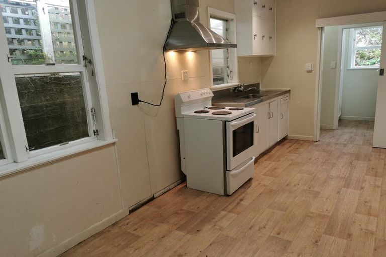 Photo of property in 88 Newlands Road, Newlands, Wellington, 6037