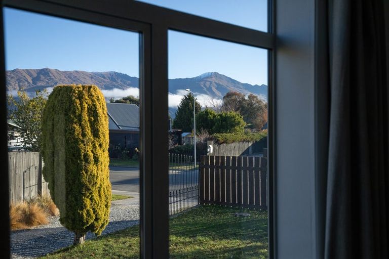 Photo of property in 8 Ragan Lane, Wanaka, 9305