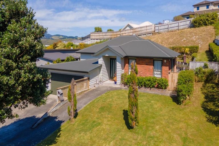 Photo of property in 42 Tongariro Drive, Aotea, Porirua, 5024