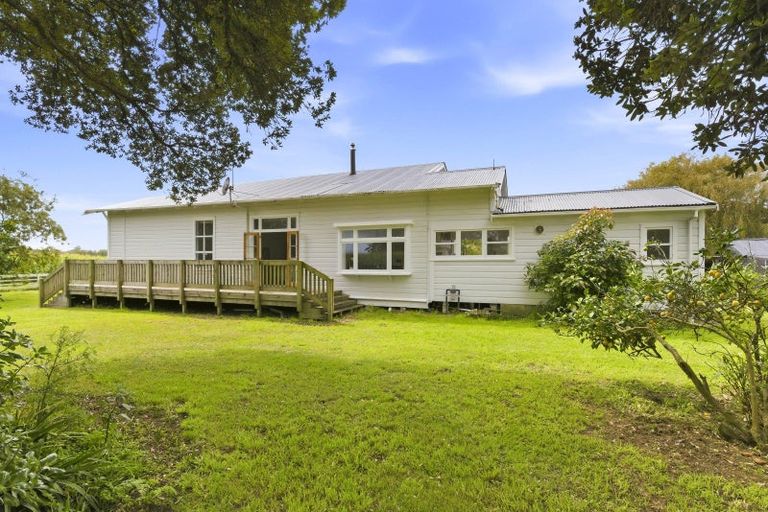 Photo of property in 225 Kuku Beach Road, Kuku, Levin, 5570
