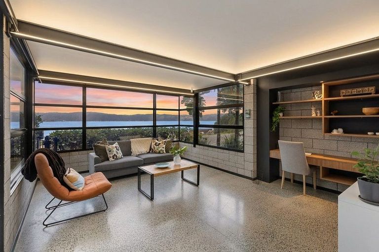Photo of property in 377a Karaka Bay Road, Karaka Bays, Wellington, 6022
