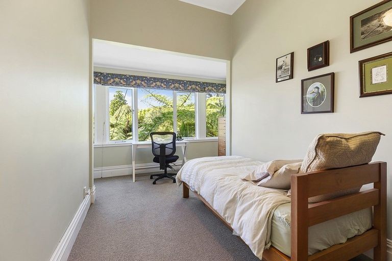 Photo of property in 37 Garden Road, Northland, Wellington, 6012