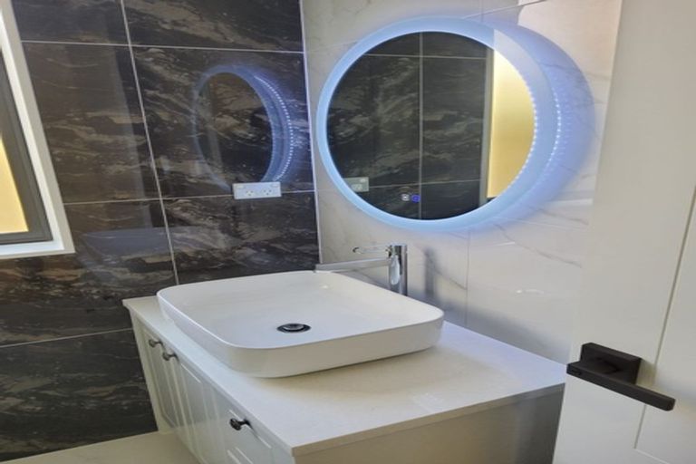 Photo of property in 24 Matahae Drive, Flat Bush, Auckland, 2019