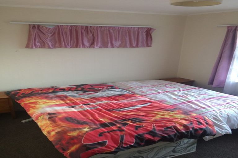 Photo of property in 6 Omega Street, Newlands, Wellington, 6037