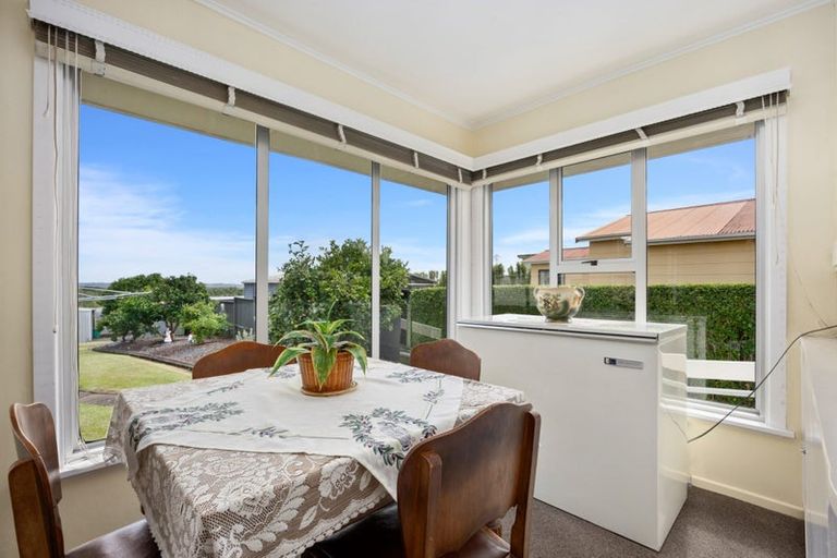 Photo of property in 38 Hobsonville Road, West Harbour, Auckland, 0618