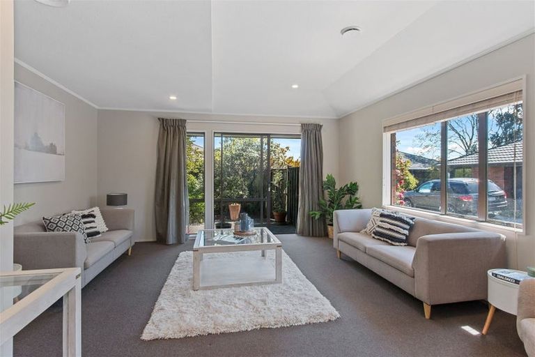 Photo of property in 10 Castle Way, Beckenham, Christchurch, 8023