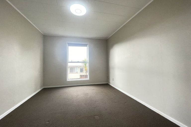 Photo of property in 4 Hewlett Road, Massey, Auckland, 0614