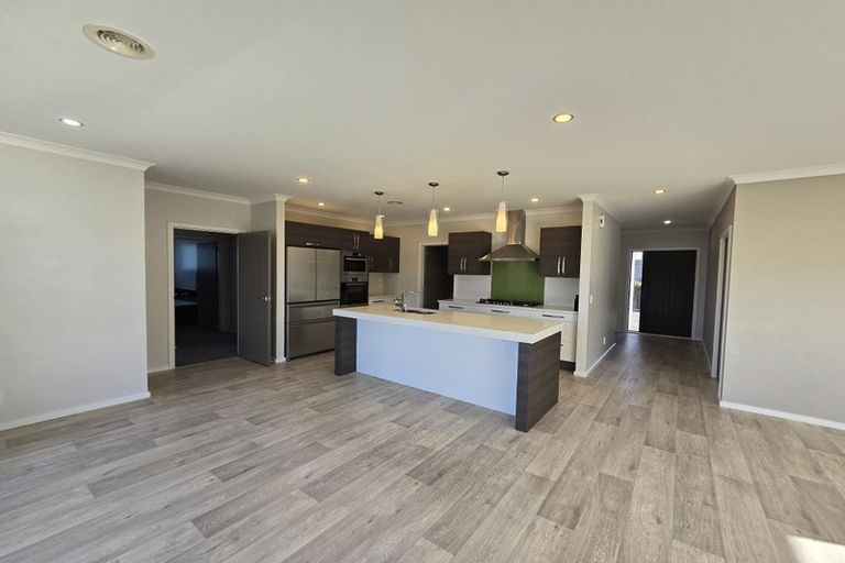 Photo of property in 116 Endeavour Drive, Whitby, Porirua, 5024