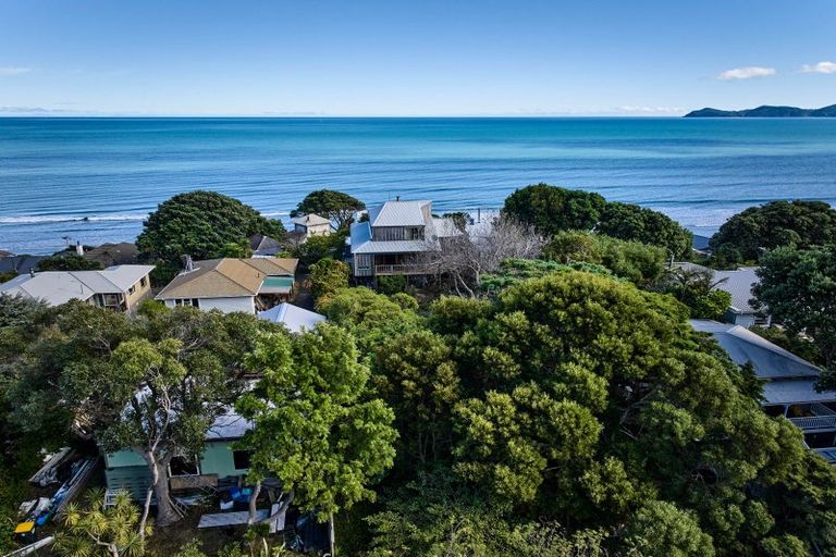 Photo of property in 21 Wellington Road, Paekakariki, 5034