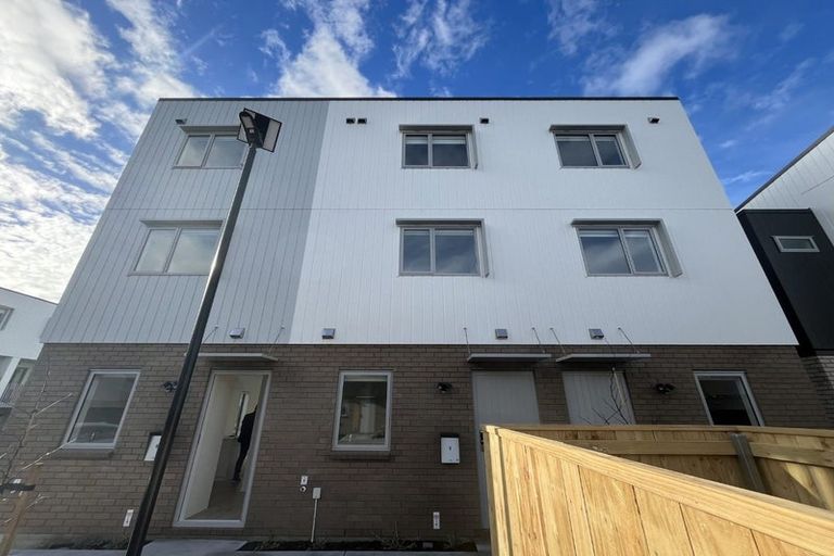 Photo of property in 16 Ngae Place, Mangere East, Auckland, 2024