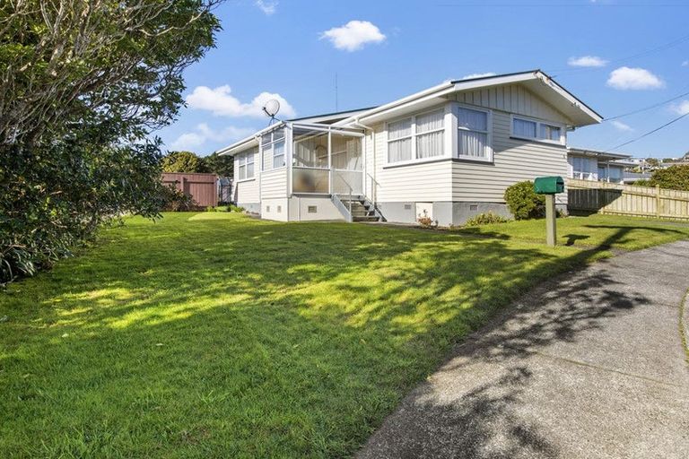 Photo of property in 8 Pauline Way, Paparangi, Wellington, 6037