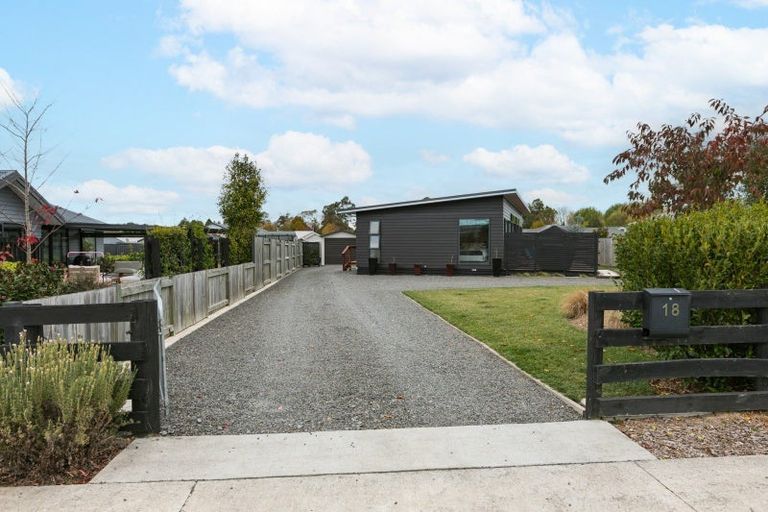 Photo of property in 18 Dee Street, Otane, 4202