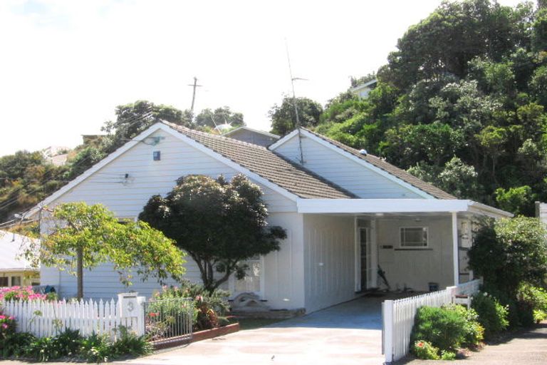 Photo of property in 3 Melrose Road, Island Bay, Wellington, 6023