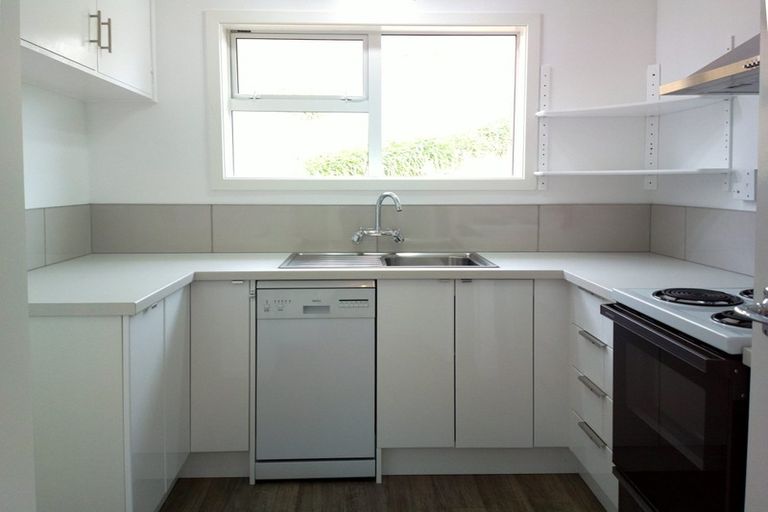 Photo of property in 1/43 Edgecombe Street, Newlands, Wellington, 6037