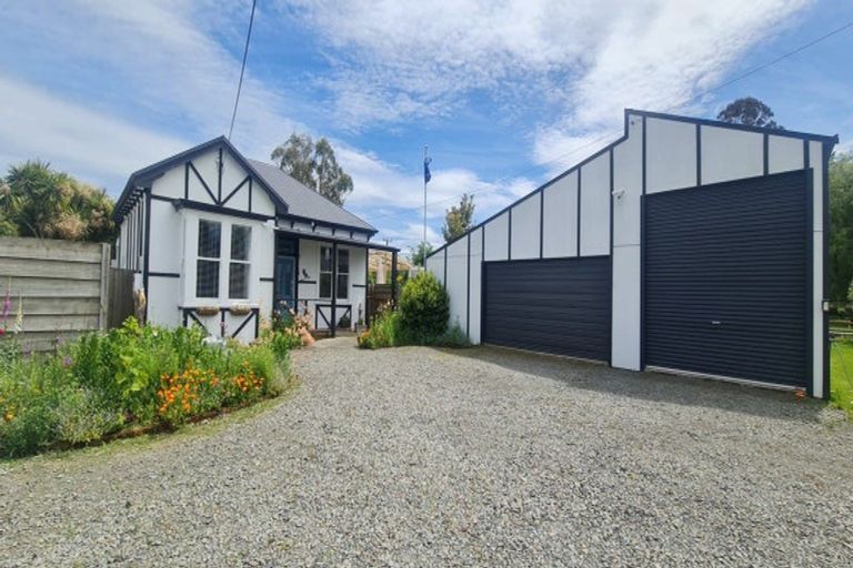 Photo of property in 27 Waitere Street, Marton, 4710