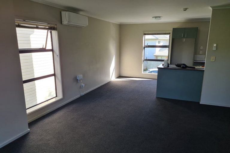 Photo of property in 38 Verdale Circle, Glen Eden, Auckland, 0602